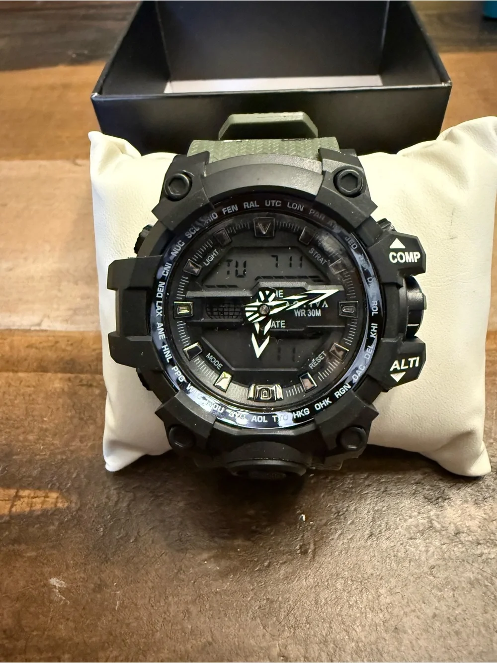 Activa Neo X Invicta Men's Digital-Analog Watch (Model: ACW428-001)